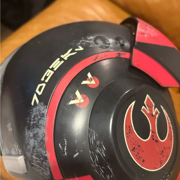 NEW Disney Parks Star Wars Galaxy's Edge Black Poe X-Wing Pilot Helmet W/Sounds - Picture 11 of 11